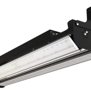 Vista en ángulo de la luminaria LED orientable LE158S montada en superficie, diseñada para iluminación dirigida en entornos industriales y cabinas de pintura.